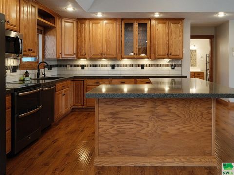 Tiny photo for 544 13th Street Circle SE Cir, Sioux Center, IA 51250 (MLS # 828491)