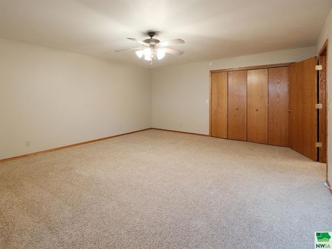 Tiny photo for 544 13th Street Circle SE Cir, Sioux Center, IA 51250 (MLS # 828491)