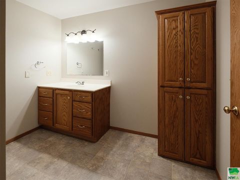 Tiny photo for 544 13th Street Circle SE Cir, Sioux Center, IA 51250 (MLS # 828491)