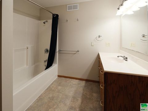 Tiny photo for 544 13th Street Circle SE Cir, Sioux Center, IA 51250 (MLS # 828491)