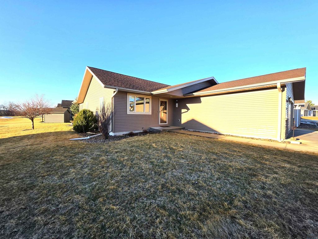 Photo of 604 11th St SE St, Orange City, IA 51041 (MLS # 832169)