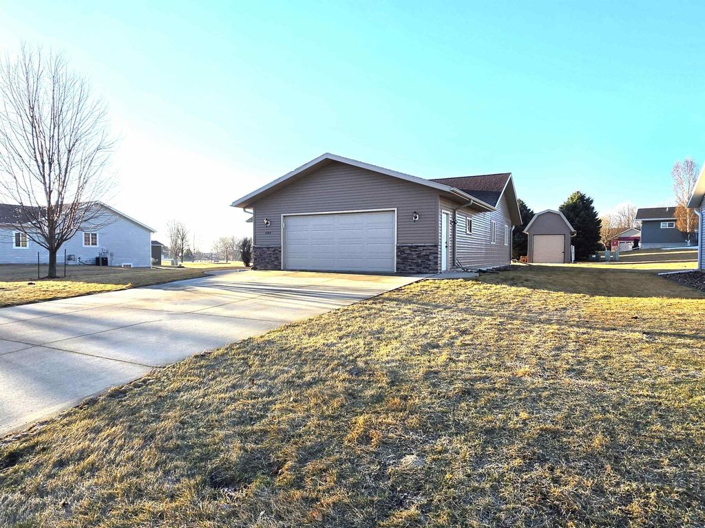 Photo of 604 11th St SE St, Orange City, IA 51041 (MLS # 832169)