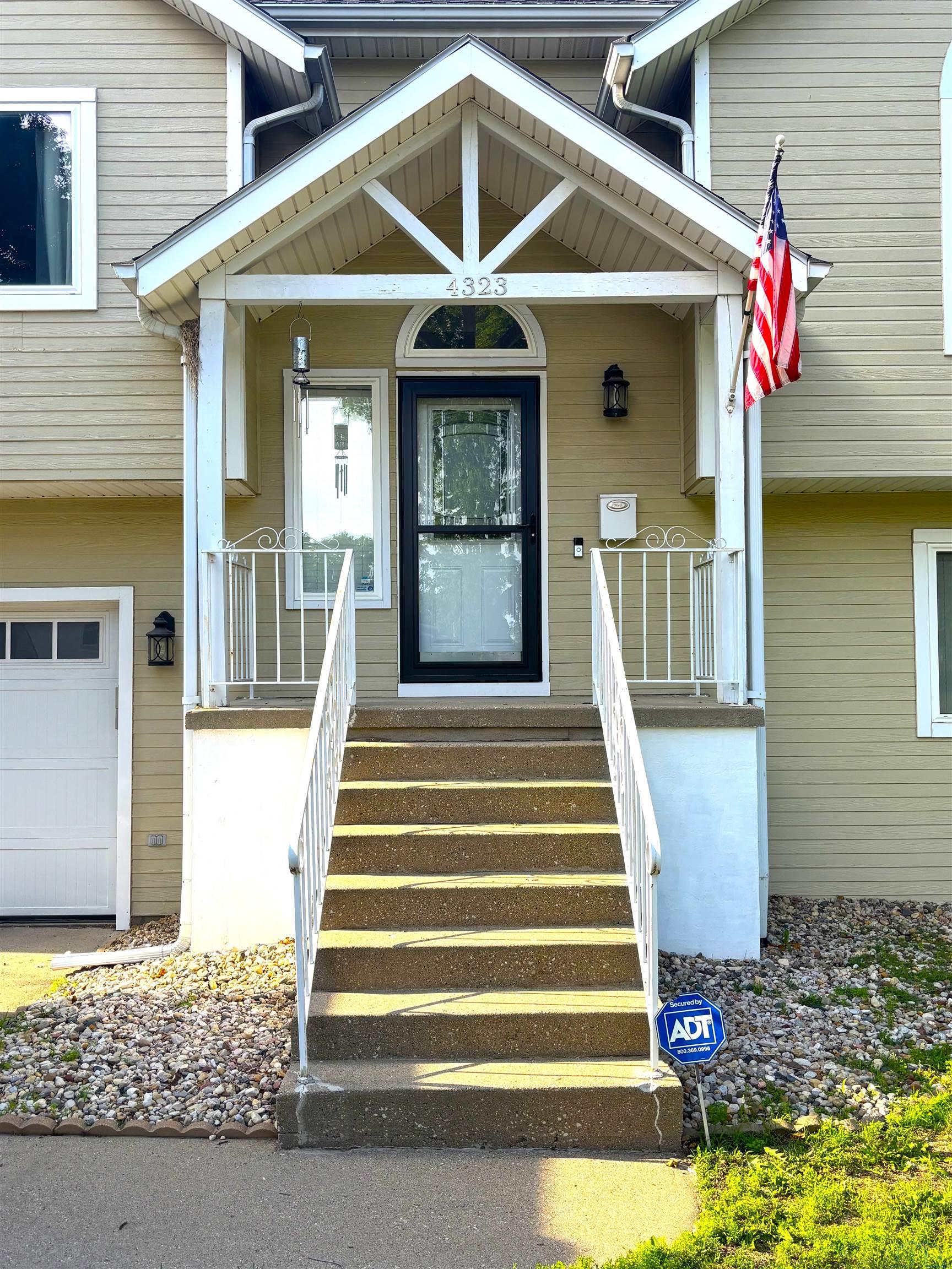 Photo 1 of 17 — 4323 Vine Ave, Sioux City, IA 51106