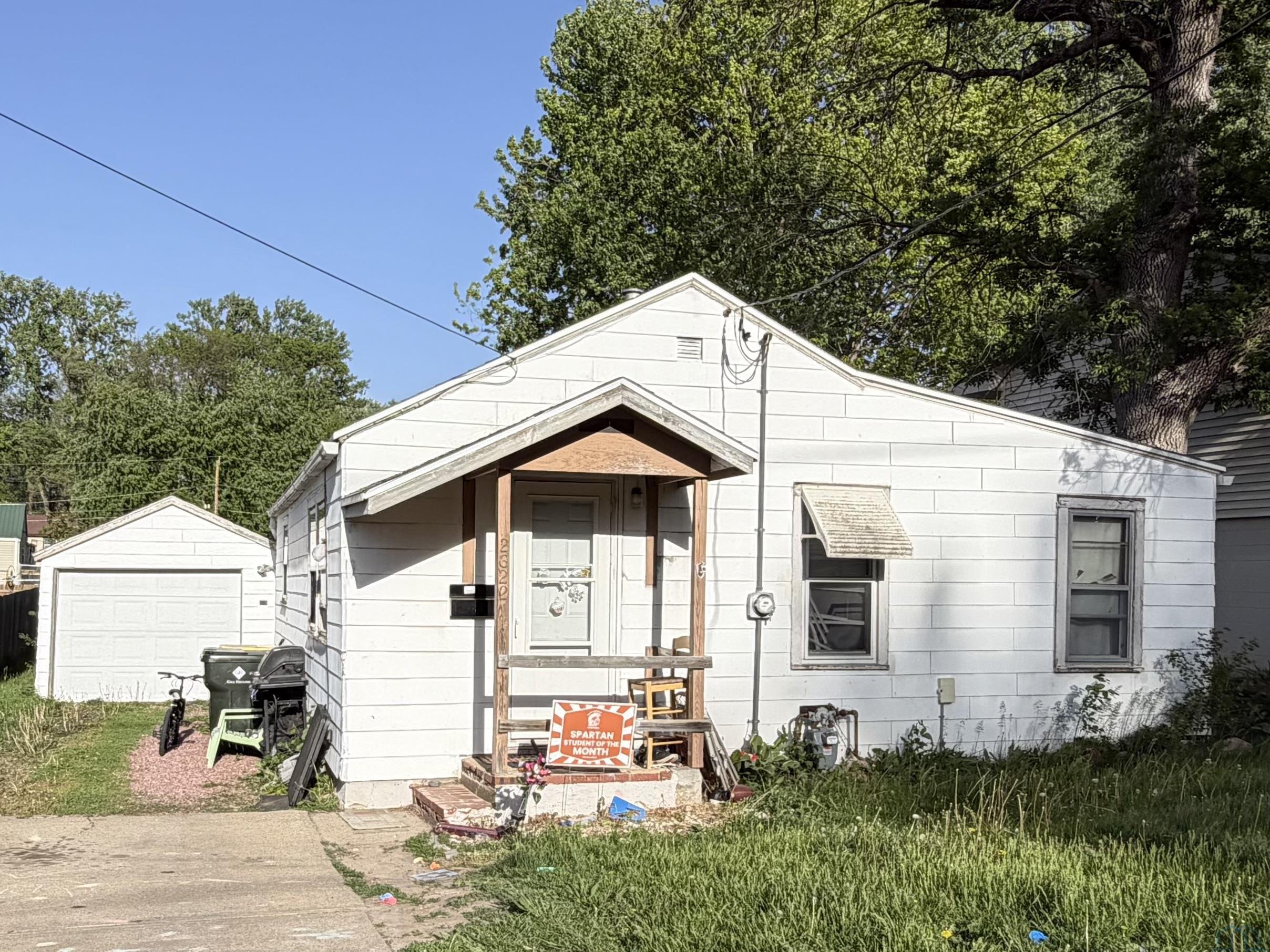 Photo 1 of 13 — 2622 S Helen St, Sioux City, IA 51106