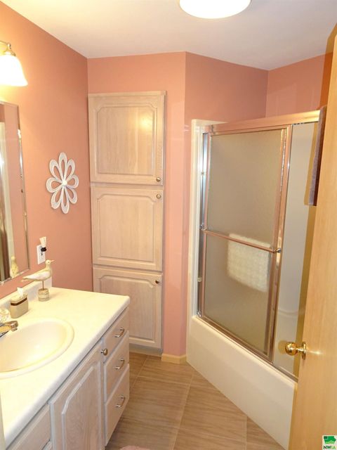 Tiny photo for 1411 Rainbow Dr, Sheldon, IA 51201 (MLS # 823640)