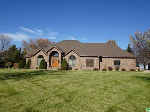 Photo of 1411 Rainbow Dr, Sheldon, IA 51201 (MLS # 823640)