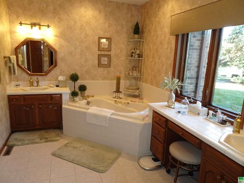 Tiny photo for 1411 Rainbow Dr, Sheldon, IA 51201 (MLS # 823640)