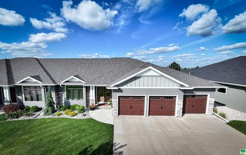Photo of 2610 Ridge Rd, Sioux Center, IA 51250 (MLS # 829723)