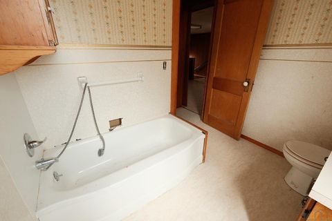 Tiny photo for 611 E 10th St, Alton, IA 51003 (MLS # 832441)