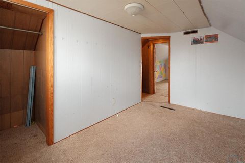 Tiny photo for 611 E 10th St, Alton, IA 51003 (MLS # 832441)
