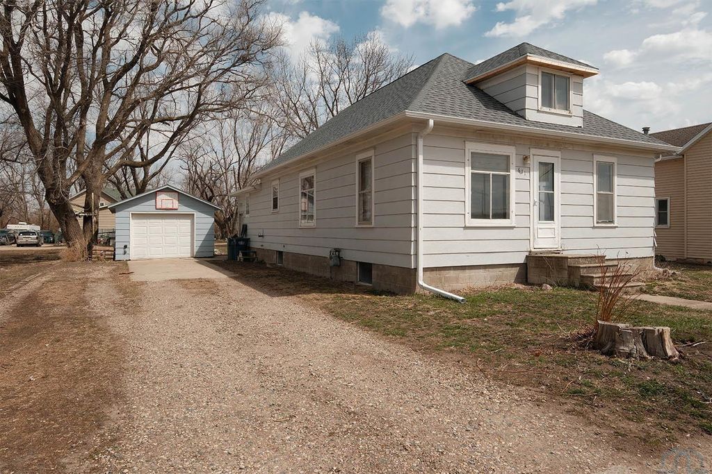 Photo of 611 E 10th St, Alton, IA 51003 (MLS # 832441)
