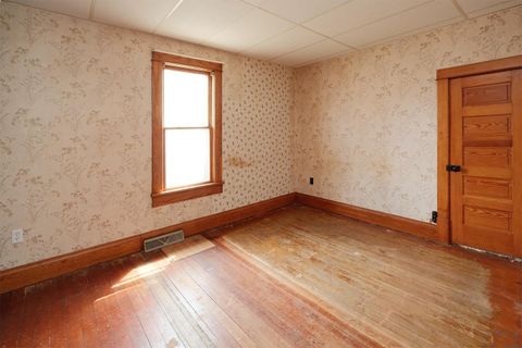 Tiny photo for 611 E 10th St, Alton, IA 51003 (MLS # 832441)