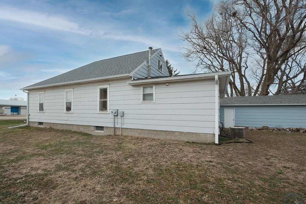 Photo of 611 E 10th St, Alton, IA 51003 (MLS # 832441)