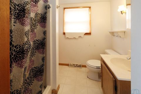 Tiny photo for 611 E 10th St, Alton, IA 51003 (MLS # 832441)