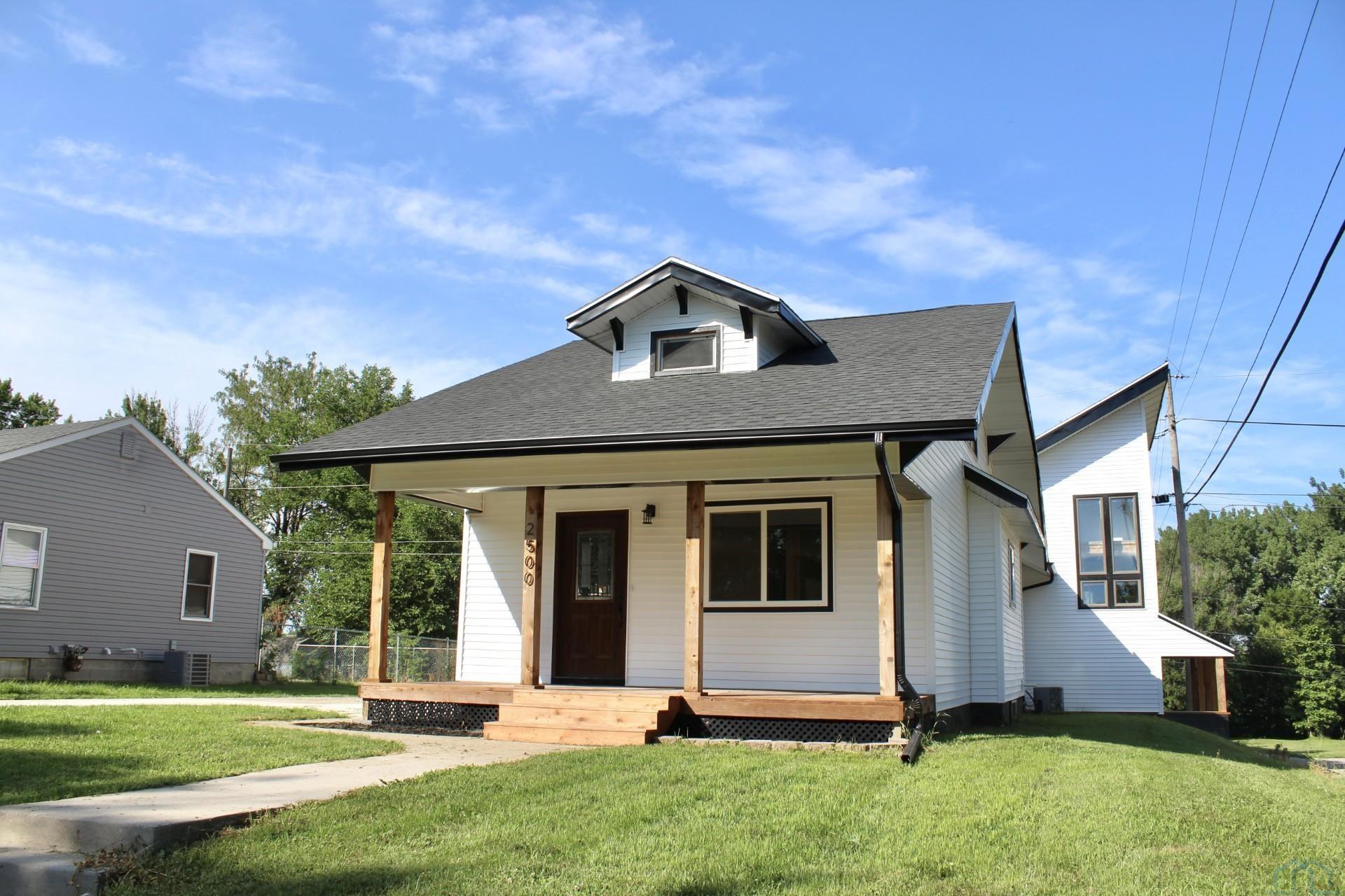 Photo 1 of 38 — 2500 SHIELDS AVE, Sioux City, IA 51106