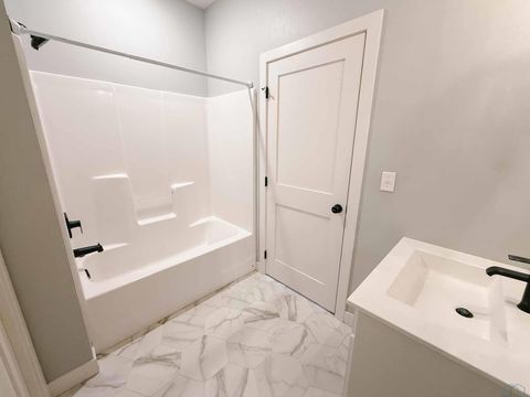 Tiny photo for 2014 Maple St, Hull, IA 51239 (MLS # 831615)