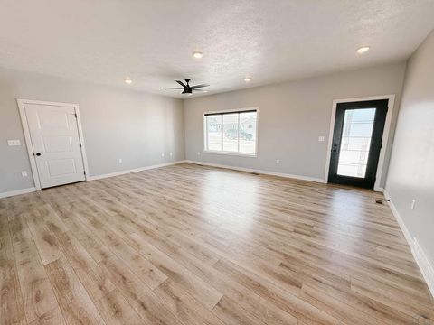 Tiny photo for 2014 Maple St, Hull, IA 51239 (MLS # 831615)