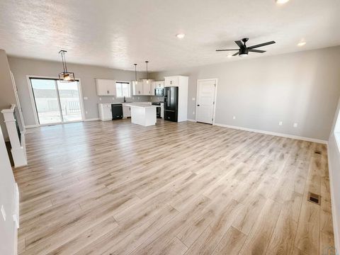 Tiny photo for 2014 Maple St, Hull, IA 51239 (MLS # 831615)