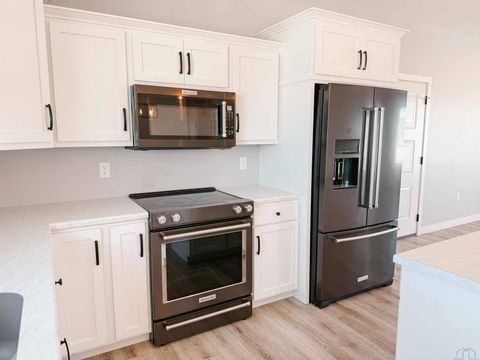 Tiny photo for 2014 Maple St, Hull, IA 51239 (MLS # 831615)