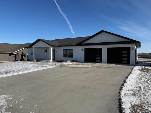 Tiny photo for 2014 Maple St, Hull, IA 51239 (MLS # 831615)