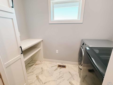 Tiny photo for 2014 Maple St, Hull, IA 51239 (MLS # 831615)