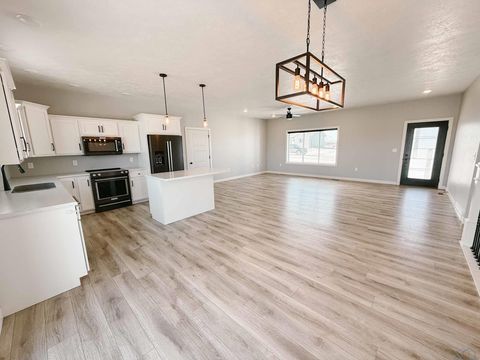 Tiny photo for 2014 Maple St, Hull, IA 51239 (MLS # 831615)