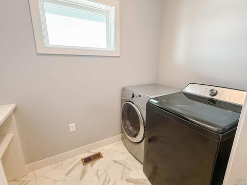 Tiny photo for 2014 Maple St, Hull, IA 51239 (MLS # 831615)