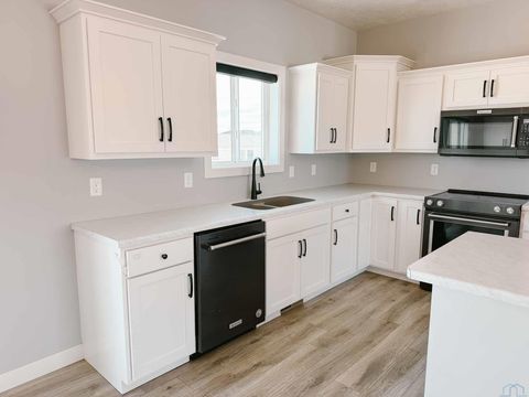 Tiny photo for 2014 Maple St, Hull, IA 51239 (MLS # 831615)