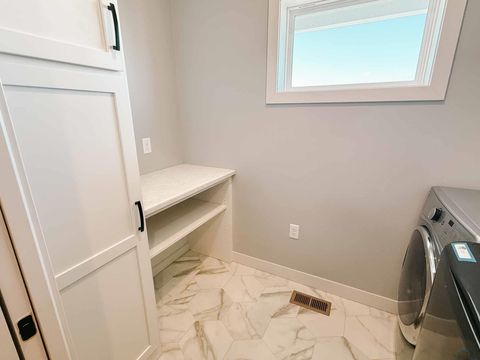 Tiny photo for 2014 Maple St, Hull, IA 51239 (MLS # 831615)