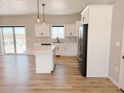 Tiny photo for 2014 Maple St, Hull, IA 51239 (MLS # 831615)