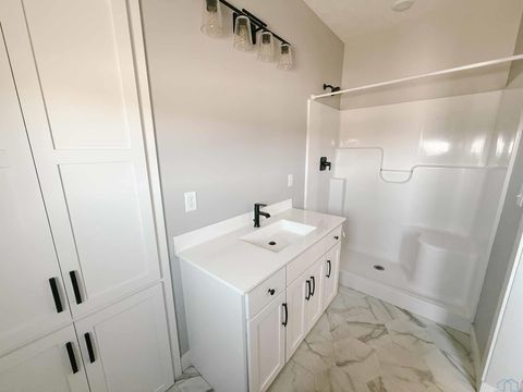 Tiny photo for 2014 Maple St, Hull, IA 51239 (MLS # 831615)