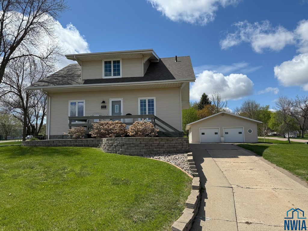 Photo of 508 3rd Ave, Alton, IA 51003 (MLS # 828603)