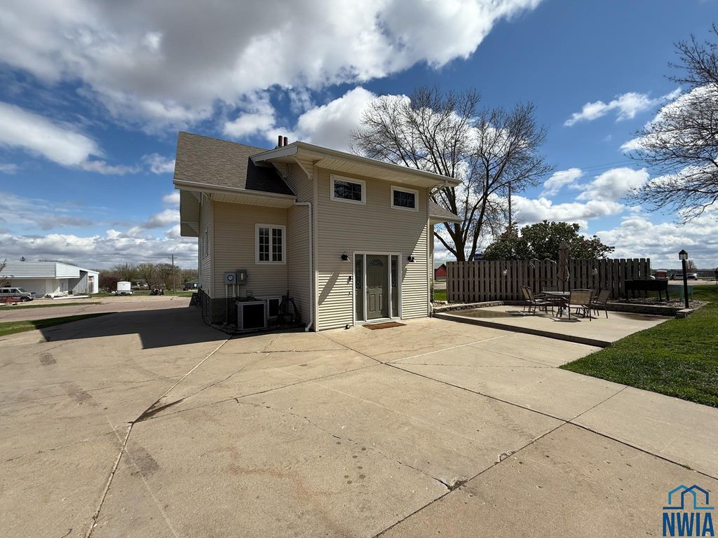 Photo of 508 3rd Ave, Alton, IA 51003 (MLS # 828603)
