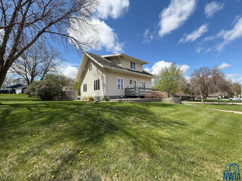 Photo of 508 3rd Ave, Alton, IA 51003 (MLS # 828603)