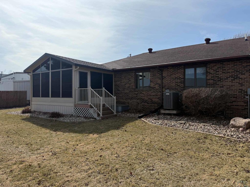 Photo of 527 Elm St, Granville, IA 51022 (MLS # 832044)