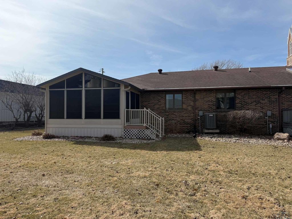 Photo of 527 Elm St, Granville, IA 51022 (MLS # 832044)