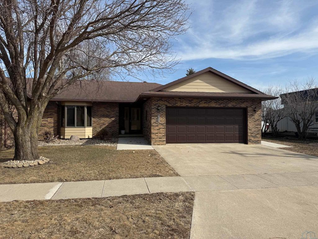 Photo of 527 Elm St, Granville, IA 51022 (MLS # 832044)