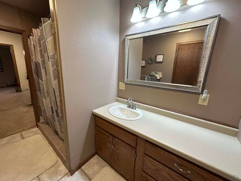 Tiny photo for 473 14th St. SE St, Sioux Center, IA 51250 (MLS # 832062)