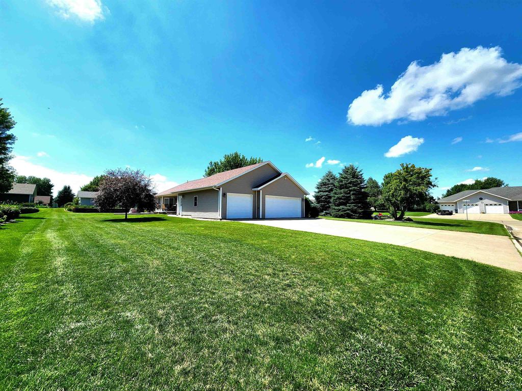 Photo of 473 14th St. SE St, Sioux Center, IA 51250 (MLS # 832062)