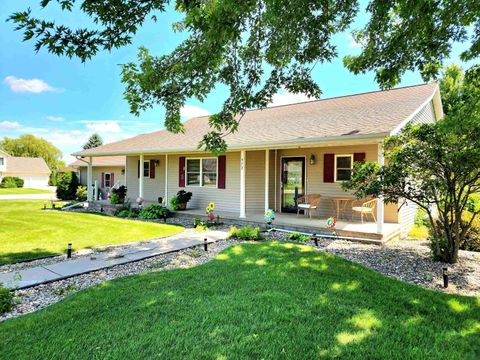 Photo of 473 14th St. SE St, Sioux Center, IA 51250 (MLS # 832062)