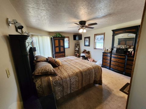 Tiny photo for 473 14th St. SE St, Sioux Center, IA 51250 (MLS # 832062)