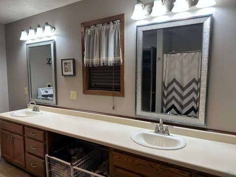 Tiny photo for 473 14th St. SE St, Sioux Center, IA 51250 (MLS # 832062)