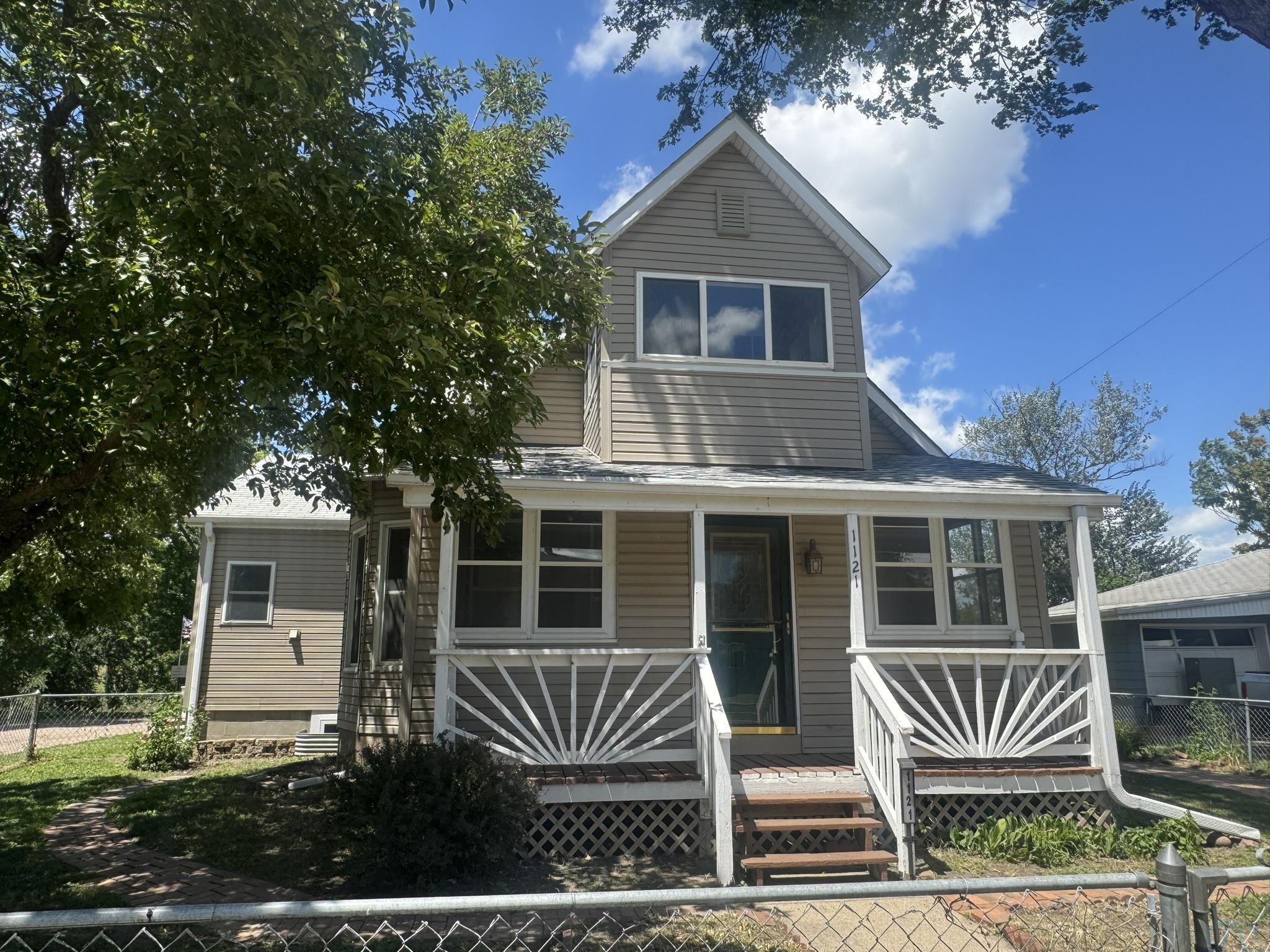 Photo 1 of 28 — 1121 River Drive, Sioux City, IA 51109