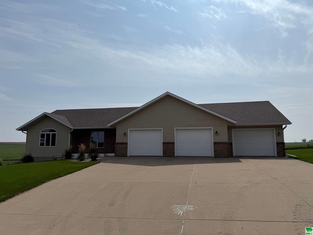 Photo of 127 Pleasant View Drive, Ireton, IA 51027 (MLS # 830165)