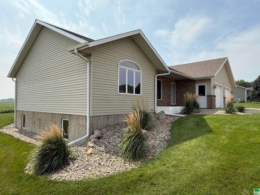Photo of 127 Pleasant View Drive, Ireton, IA 51027 (MLS # 830165)