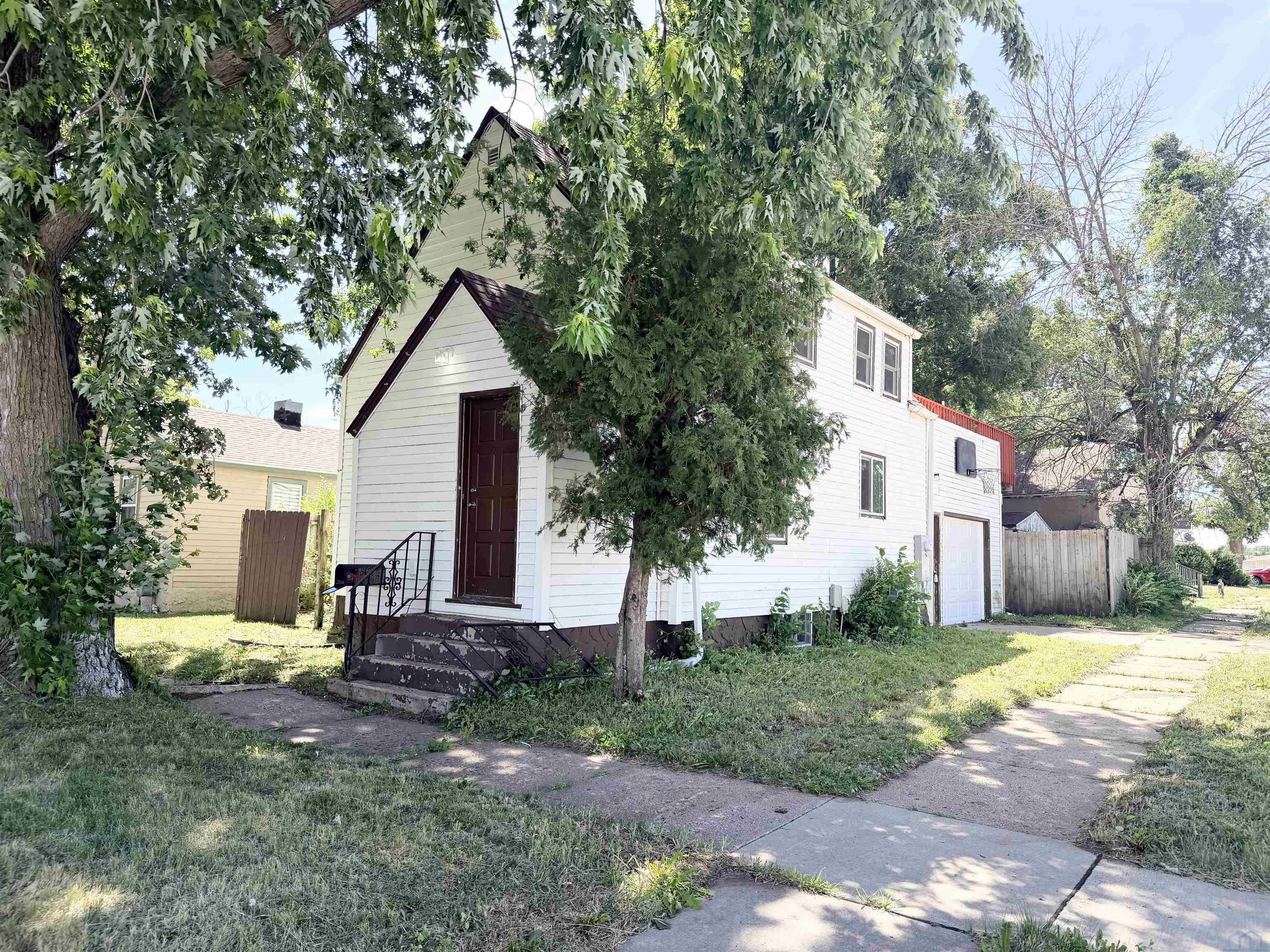 Photo 1 of 28 — 102 SE 7th St, Spencer, IA 51301