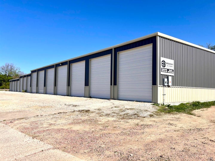 Photo 1 of 1 — 727 Broadway, Vermillion, SD 57069