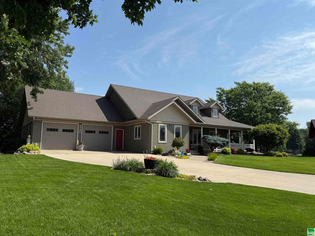 Photo of 540 6th St. NW St, Sioux Center, IA 51250 (MLS # 829146)