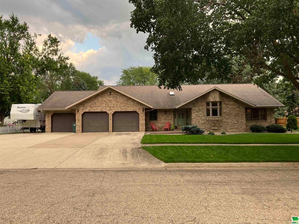 Photo of 206 4th Ave N Ave, Hospers, IA 51238 (MLS # 829913)