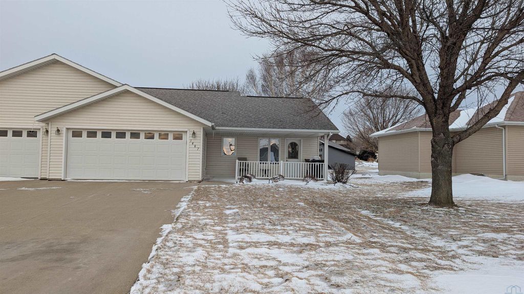 Photo of 1467 7th Ave SE Ave, Sioux Center, IA 51250 (MLS # 832146)